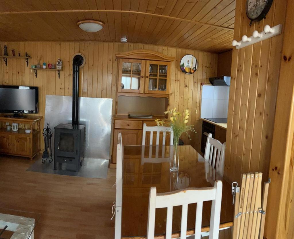 Cabana De Madera Especial Y Acogedora Cardenete المظهر الخارجي الصورة